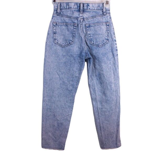 GAP Kids Mom Jeans in Light Wash Girls Size 8 - Picture 4 of 11